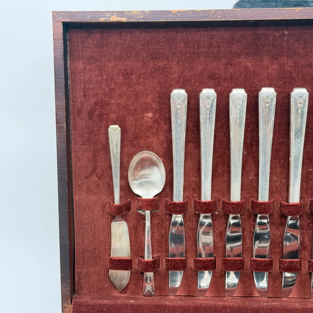 Oneida Community Milady Silverplate Flatware Set 51pc with Wood Case Vintage